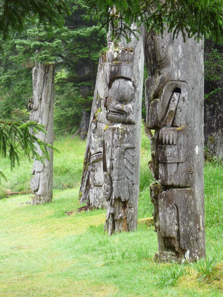 RE_09_colbrit_055_Anthony_island_Totems.jpg